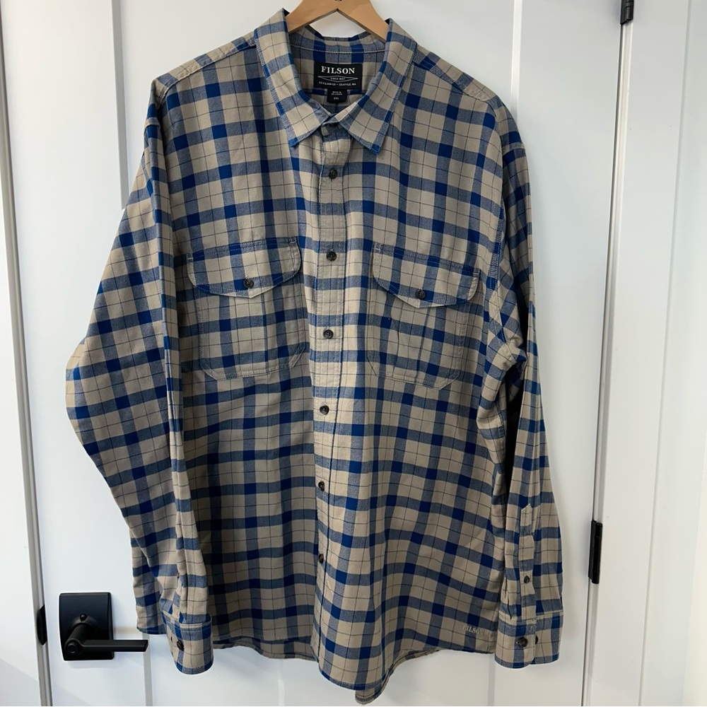 Filson plaid flannel long sleeve button down shirt